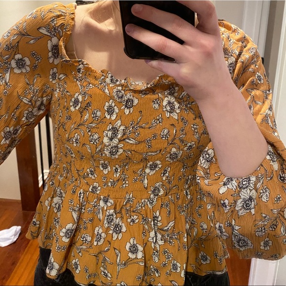 Flirty yellow summer long sleeve top - Picture 2 of 3